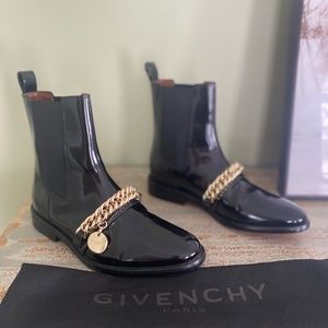 Givenchy Chain Leather Chelsea Boot
